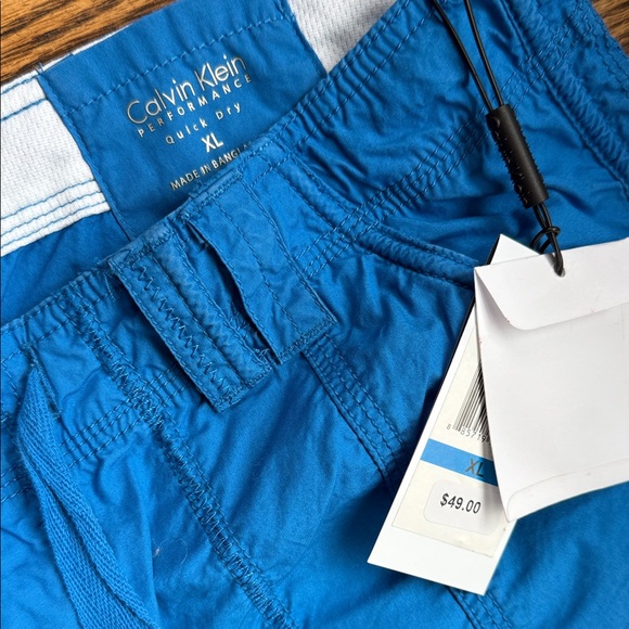 Calvin Klein Bright Blue Cargo Bermudas - Picture 3 of 3